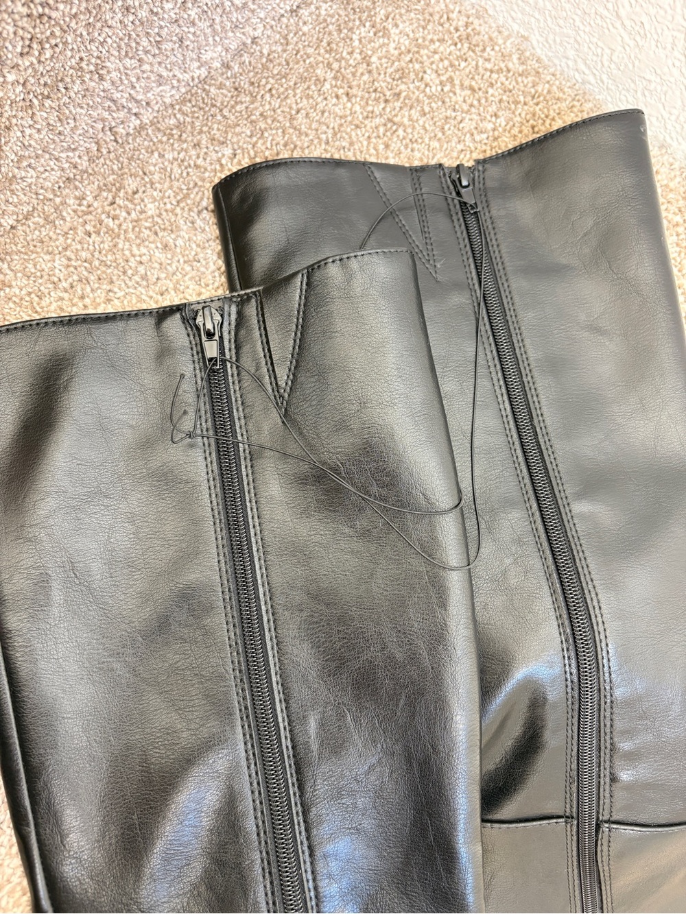Unisa Black Leather Knee Boots with Block Heel - Picture 4 of 7